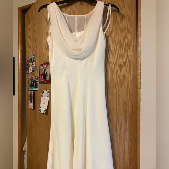 $149 Evan Picone formal cream color illusion neckline & draped back dress Sz 4P - Picture 8 of 15